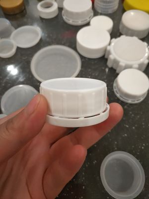 PET Plastikkindersichere 38mm Plastikkappen der flaschen-Überwurfmutter-ISO9001